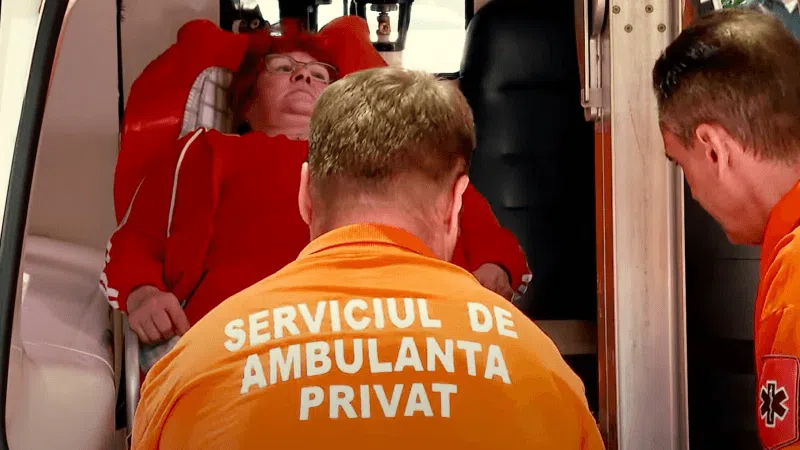 Transport pacienți - echipă ambulanță