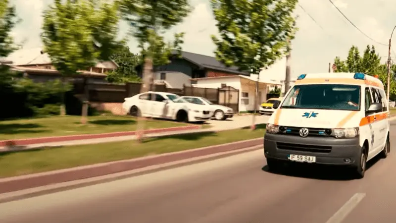 Ambulanță privată în mers